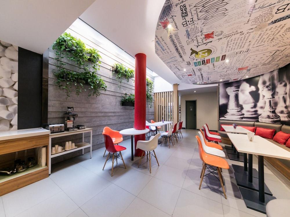 Ibis Shanghai Gubei Exterior foto